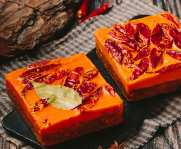 火鍋底料廠(chǎng)家用料是否講究？地道風(fēng)味值得一試