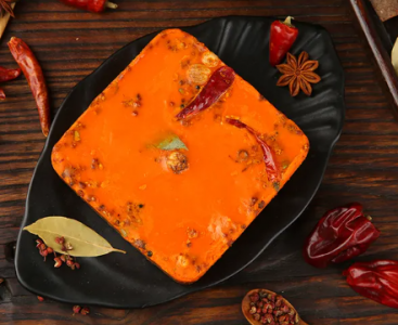 品味重慶經(jīng)典，老火鍋紅油底料入口那一刻，辣香四溢，你嘗過(guò)嗎？