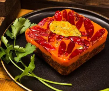 直銷(xiāo)低價(jià)誘惑下，火鍋底料廠(chǎng)家如何確保地道美味不打折？
