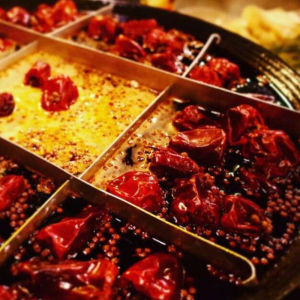 火鍋底料市場(chǎng)紛雜，如何慧眼識珠選對食品加工廠(chǎng)？